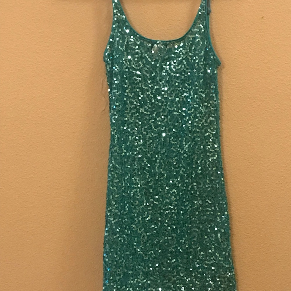 Sequin tank